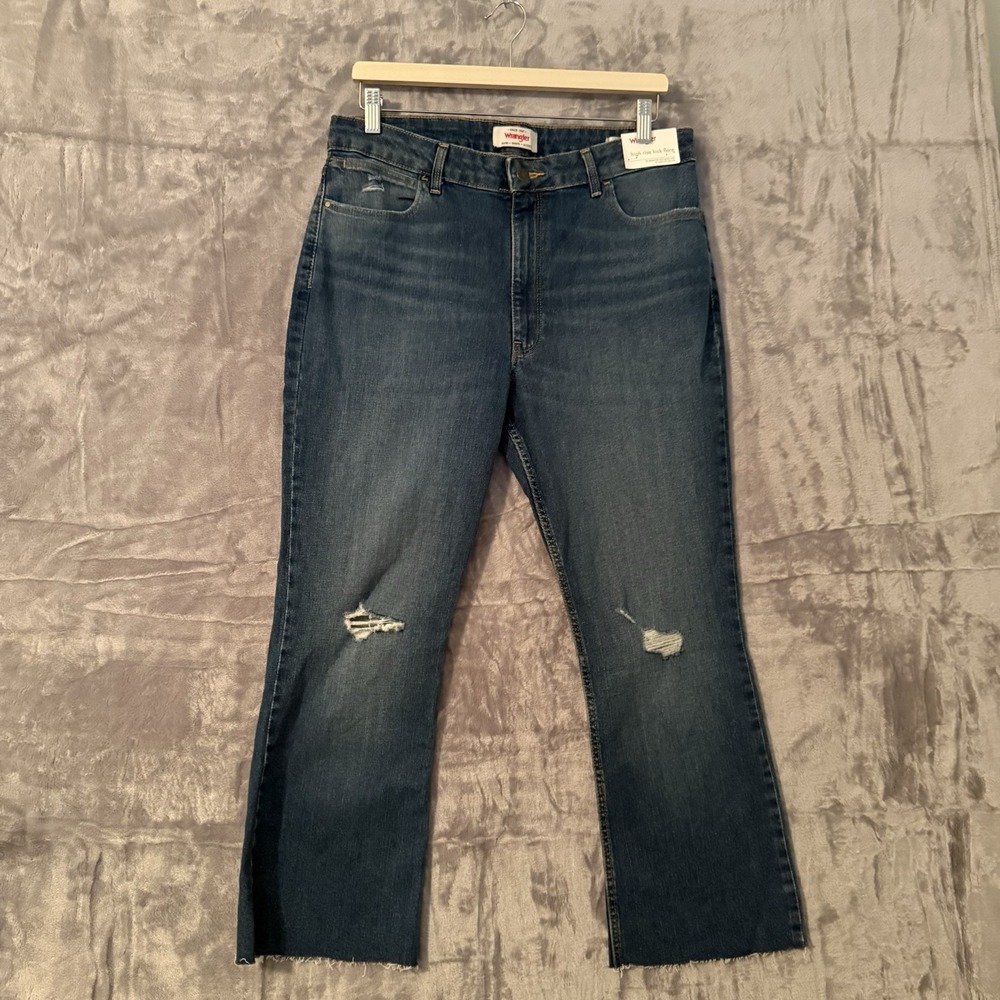 Wrangler Jeans Womens Size 14‎ High Rise Kick Flare Distressed Stretch Classic